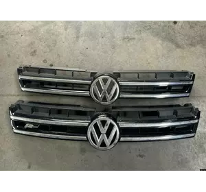 Решітка радіатора гриль Touareg NF 7P6853651A 7P6853651D Решітка радіатора гриль Touareg NF 7P6853651A 7P6853651D